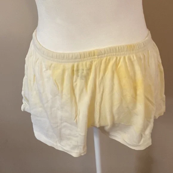 BRANDY MELVILLE KEIRA EYELET SWEATSHORTS, Yellow/White Tie Dye - Picture 5 of 8